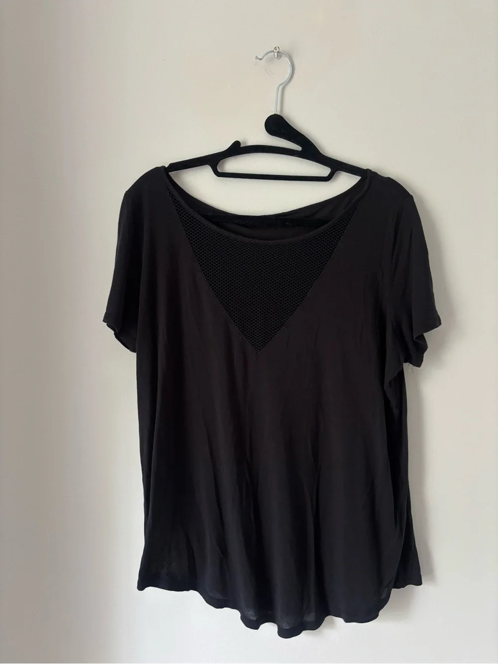 Alo black tshirt mesh vneck